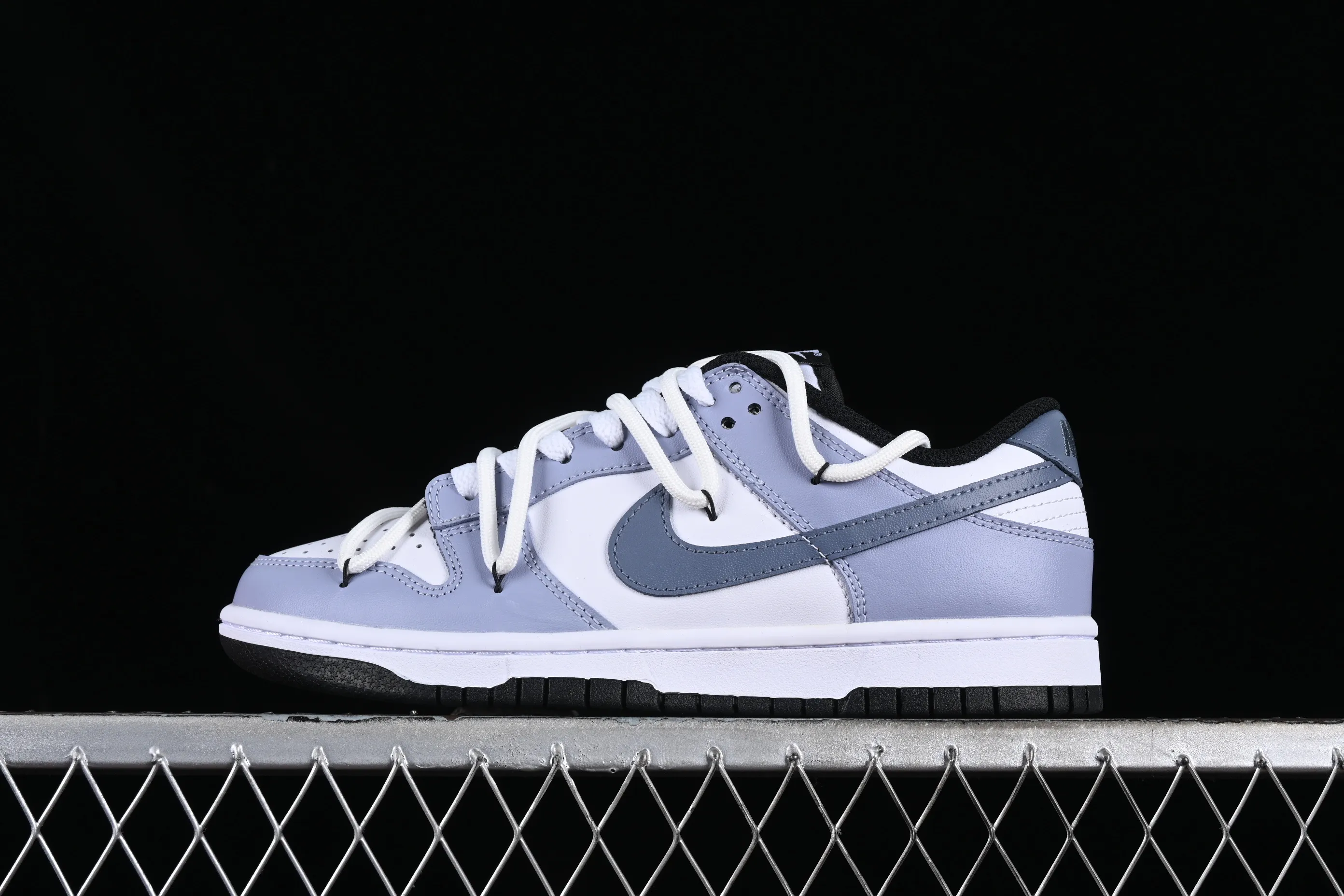 All Categories Nk SB Dunk Series Nk SB Dunk Low Low-top sneakers Nk SB Dunk Low Blueberry soda Simple haze gray blue SB strap low-top casual sneakers DD1503-101